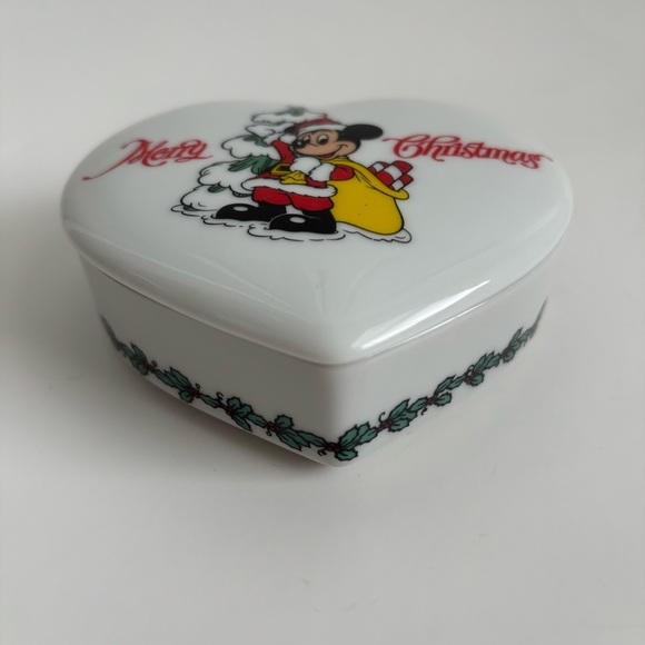 Disney Mickey Mouse Santa Merry Christmas Porcelain Heart Trinket Box - Picture 8 of 16